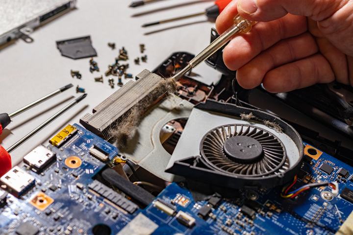 Service PC și laptop la Elsig Computers